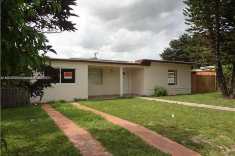 Casa en venta en North Miami, Florida, 2 dormitorios, 136.19 m2 № 1408281 - foto 1