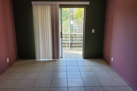 Condo in Palm Springs, Florida, 2 bedrooms  № 981737 - photo 15