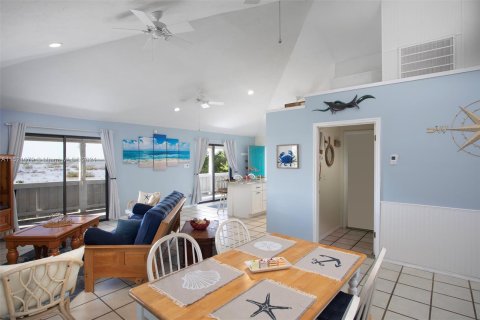 Villa ou maison à vendre à Big Pine Key, Floride: 2 chambres, 98.1 m2 № 972093 - photo 10