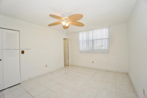 Copropriété à vendre à North Lauderdale, Floride: 2 chambres, 92.9 m2 № 704950 - photo 9