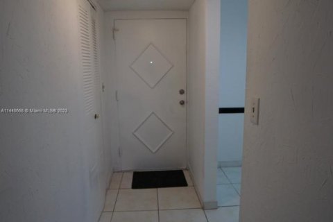 Condo in North Lauderdale, Florida, 2 bedrooms  № 704950 - photo 20