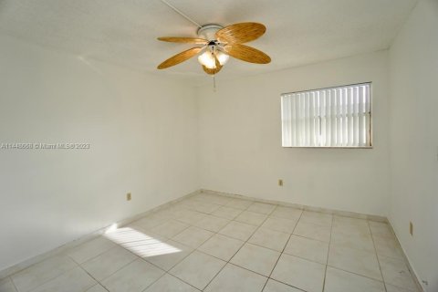 Купить кондоминиум в Норт-Лодердейл, Флорида 2 спальни, 92.9м2, № 704950 - фото 5