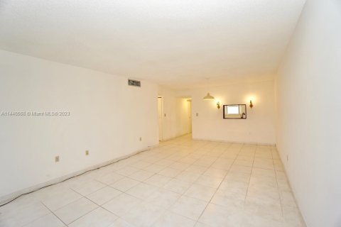 Condominio en venta en North Lauderdale, Florida, 2 dormitorios, 92.9 m2 № 704950 - foto 3
