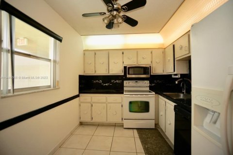 Copropriété à vendre à North Lauderdale, Floride: 2 chambres, 92.9 m2 № 704950 - photo 16