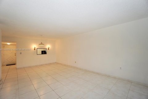 Condominio en venta en North Lauderdale, Florida, 2 dormitorios, 92.9 m2 № 704950 - foto 4
