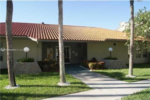 Condominio en venta en North Lauderdale, Florida, 2 dormitorios, 92.9 m2 № 704950 - foto 30
