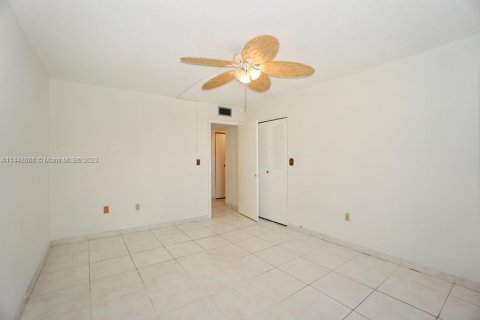 Condominio en venta en North Lauderdale, Florida, 2 dormitorios, 92.9 m2 № 704950 - foto 10