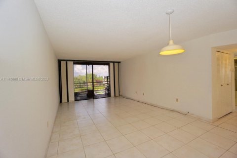 Condominio en venta en North Lauderdale, Florida, 2 dormitorios, 92.9 m2 № 704950 - foto 2
