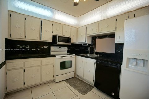 Condominio en venta en North Lauderdale, Florida, 2 dormitorios, 92.9 m2 № 704950 - foto 19