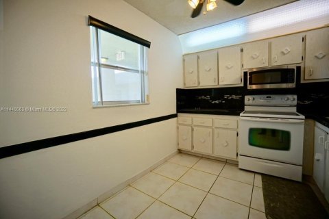 Condominio en venta en North Lauderdale, Florida, 2 dormitorios, 92.9 m2 № 704950 - foto 18