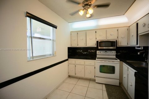 Copropriété à vendre à North Lauderdale, Floride: 2 chambres, 92.9 m2 № 704950 - photo 17