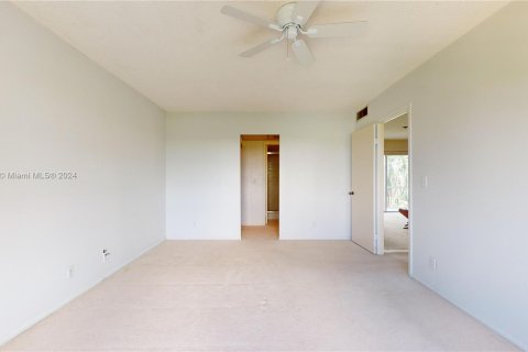 Condo in Hallandale Beach, Florida, 2 bedrooms  № 1315825 - photo 10