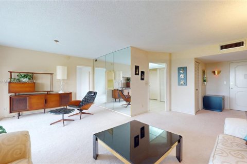 Condo in Hallandale Beach, Florida, 2 bedrooms  № 1315825 - photo 4