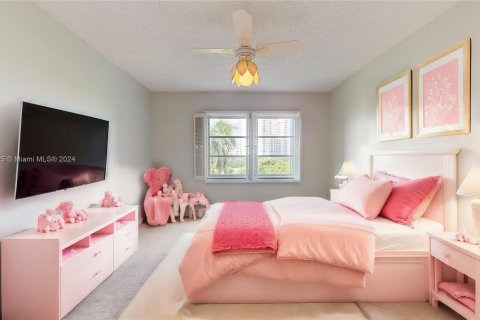 Copropriété à vendre à Hallandale Beach, Floride: 2 chambres, 106.84 m2 № 1315825 - photo 15