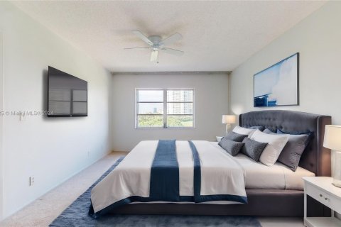 Condo in Hallandale Beach, Florida, 2 bedrooms  № 1315825 - photo 11