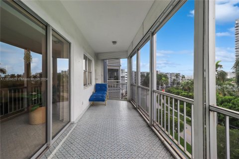 Copropriété à vendre à Hallandale Beach, Floride: 2 chambres, 106.84 m2 № 1315825 - photo 18