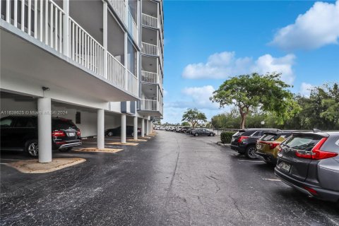 Copropriété à vendre à Hallandale Beach, Floride: 2 chambres, 106.84 m2 № 1315825 - photo 28