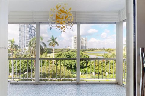 Condo in Hallandale Beach, Florida, 2 bedrooms  № 1315825 - photo 2