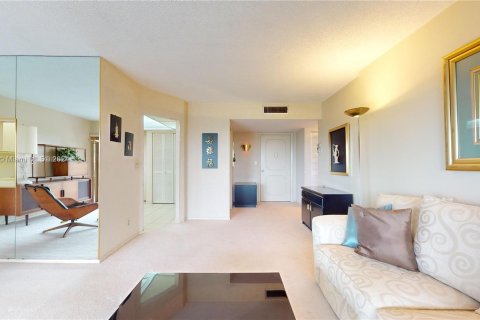 Condo in Hallandale Beach, Florida, 2 bedrooms  № 1315825 - photo 6