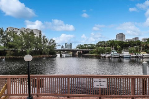 Copropriété à vendre à Hallandale Beach, Floride: 2 chambres, 106.84 m2 № 1315825 - photo 26