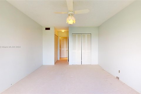 Condo in Hallandale Beach, Florida, 2 bedrooms  № 1315825 - photo 14