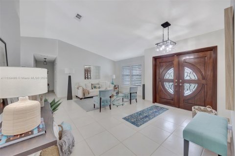 Villa ou maison à vendre à Miami, Floride: 4 chambres, 205.31 m2 № 1315821 - photo 4