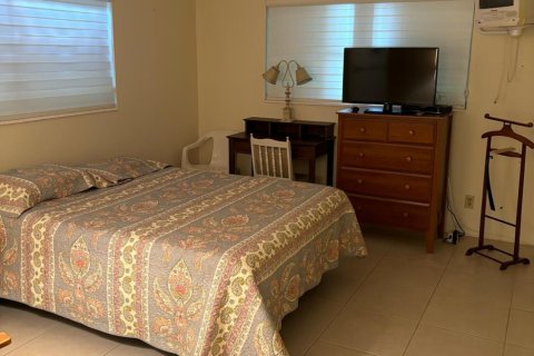 Condo in West Palm Beach, Florida, 1 bedroom  № 1207955 - photo 3