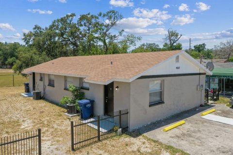 Commercial property in Tampa, Florida 4 bedrooms, 130.43 sq.m. № 1265144 - photo 1