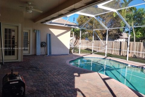 House in Pembroke Pines, Florida 4 bedrooms, 208.94 sq.m. № 822805 - photo 21