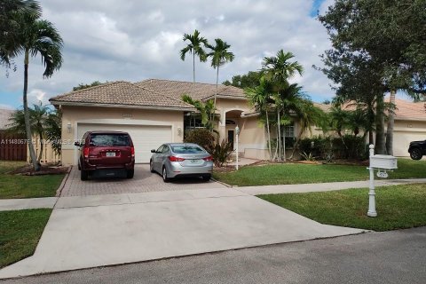 Casa en venta en Pembroke Pines, Florida, 4 dormitorios, 208.94 m2 № 822805 - foto 1