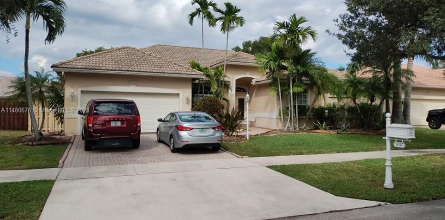 House in Pembroke Pines, Florida 4 bedrooms, 208.94 sq.m. № 822805