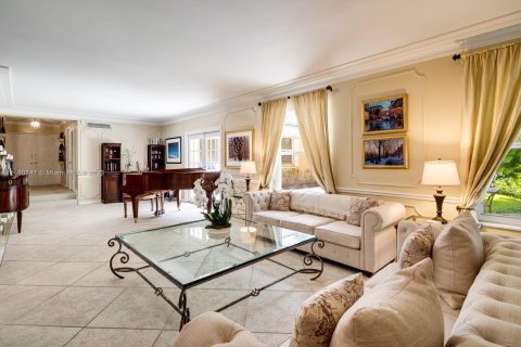Villa ou maison à vendre à Miami Shores, Floride: 4 chambres, 311.32 m2 № 822807 - photo 6