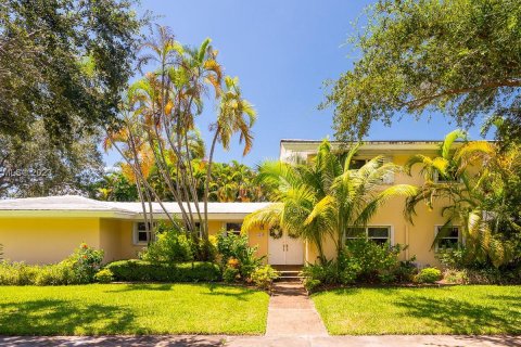 House in Miami Shores, Florida 4 bedrooms, 311.32 sq.m. № 822807 - photo 1