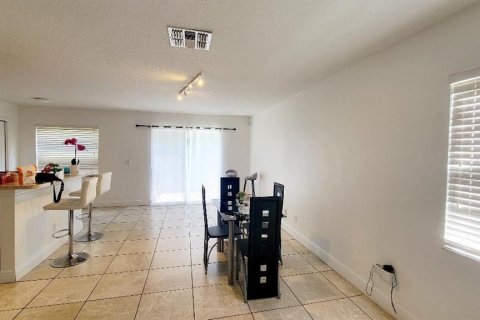 Touwnhouse à vendre à Orlando, Floride: 3 chambres, 173.91 m2 № 1390799 - photo 8