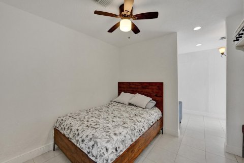 Casa en venta en West Palm Beach, Florida, 5 dormitorios, 312.15 m2 № 1175045 - foto 11