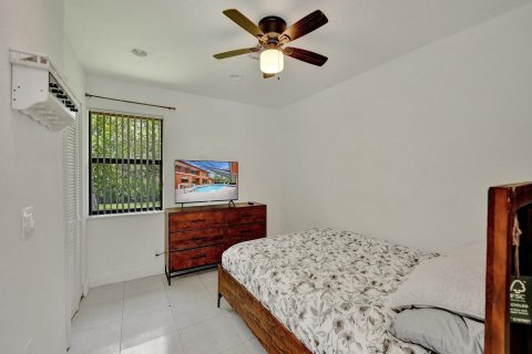 Casa en venta en West Palm Beach, Florida, 5 dormitorios, 312.15 m2 № 1175045 - foto 12