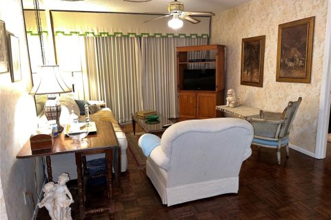 Condo in Tampa, Florida, 2 bedrooms  № 1342460 - photo 10