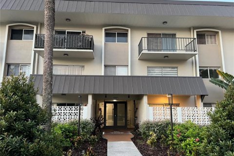 Condo in Tampa, Florida, 2 bedrooms  № 1342460 - photo 1