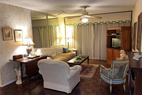 Condo in Tampa, Florida, 2 bedrooms  № 1342460 - photo 11