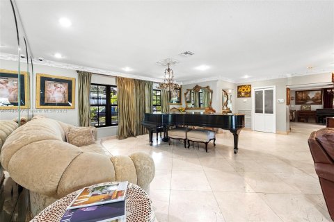 Villa ou maison à vendre à Hallandale Beach, Floride: 3 chambres, 224.82 m2 № 874186 - photo 17