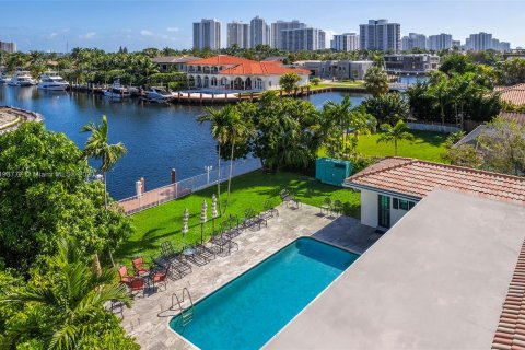 Villa ou maison à vendre à Hallandale Beach, Floride: 3 chambres, 224.82 m2 № 874186 - photo 4