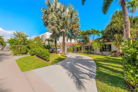 Villa ou maison à vendre à Hallandale Beach, Floride: 3 chambres, 224.82 m2 № 874186 - photo 8