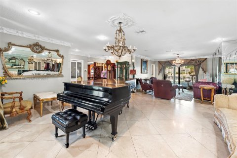 Villa ou maison à vendre à Hallandale Beach, Floride: 3 chambres, 224.82 m2 № 874186 - photo 19