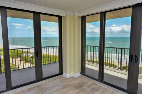 Condo in Hutchinson Island South, Florida, 2 bedrooms  № 1104415 - photo 13