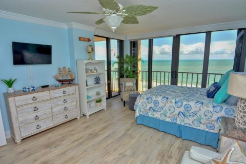 Condo in Hutchinson Island South, Florida, 2 bedrooms  № 1104415 - photo 18