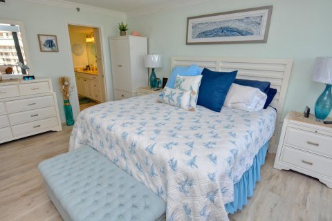 Condo in Hutchinson Island South, Florida, 2 bedrooms  № 1104415 - photo 20