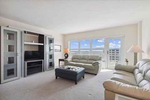 Condo in Fort Lauderdale, Florida, 1 bedroom  № 992133 - photo 10