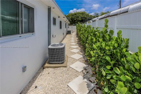 Immobilier commercial à vendre à Dania Beach, Floride: 156.45 m2 № 1345460 - photo 22