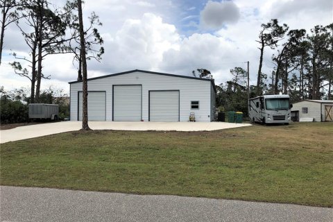 Villa ou maison à vendre à Port Charlotte, Floride: 3 chambres, 178.28 m2 № 429198 - photo 4