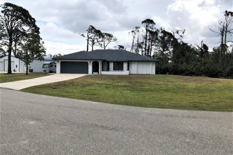 Villa ou maison à vendre à Port Charlotte, Floride: 3 chambres, 178.28 m2 № 429198 - photo 2